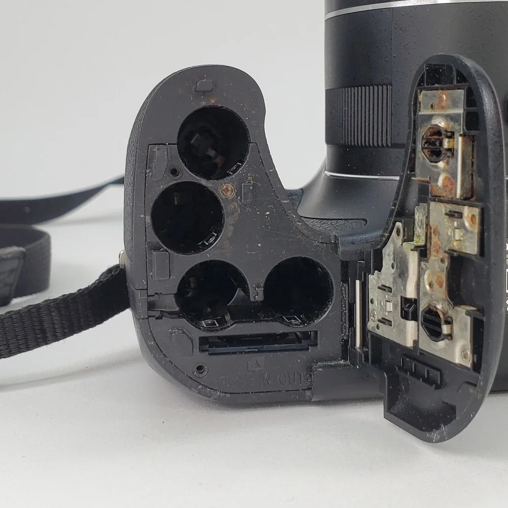 Sony Cyber-shot DSC-H300 20.1MP 35x Zoom Digital Camera Black FOR PARTS REPAIR